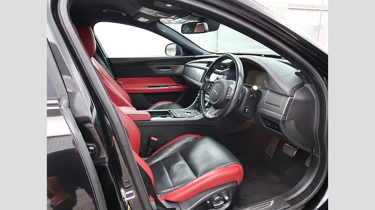2016 認定中古車 Jaguar XF Santorini Black 3.0L ガソリン S