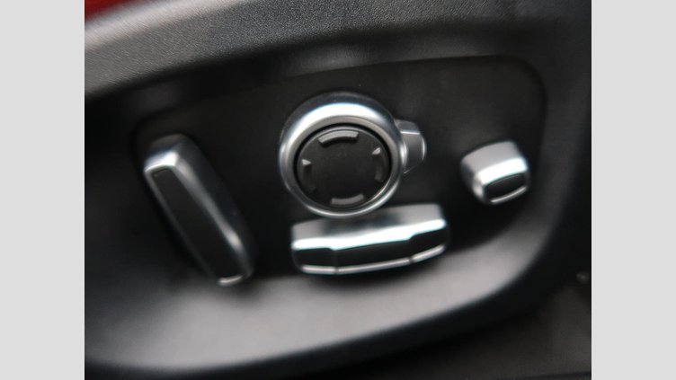2016 認定中古車 Jaguar XF Santorini Black 3.0L ガソリン S