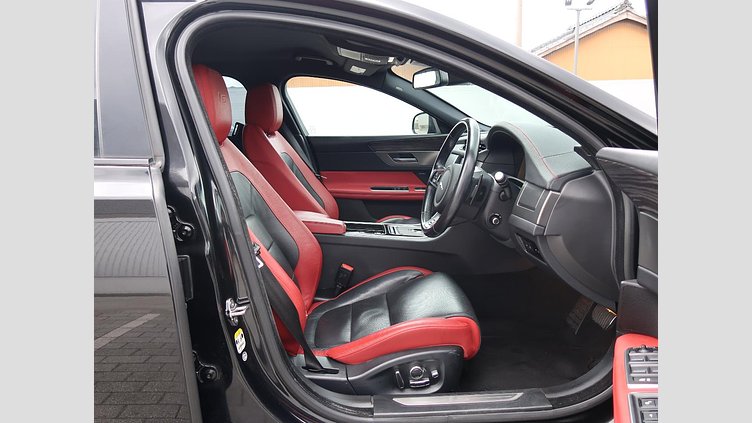 2016 認定中古車 Jaguar XF Santorini Black 3.0L ガソリン S