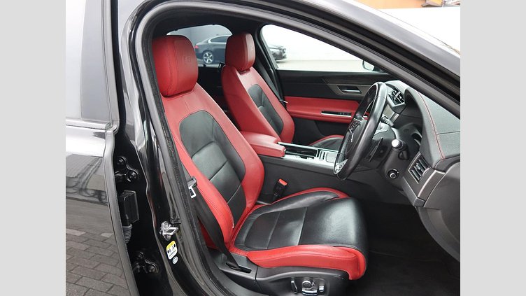 2016 認定中古車 Jaguar XF Santorini Black 3.0L ガソリン S