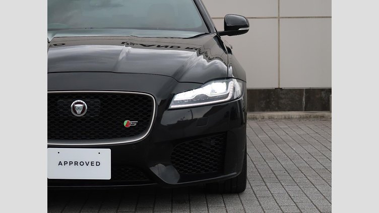2016 認定中古車 Jaguar XF Santorini Black 3.0L ガソリン S