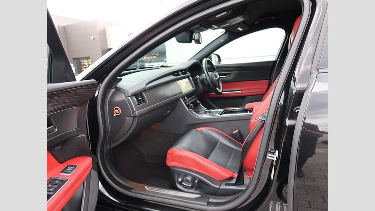 2016 認定中古車 Jaguar XF Santorini Black 3.0L ガソリン S
