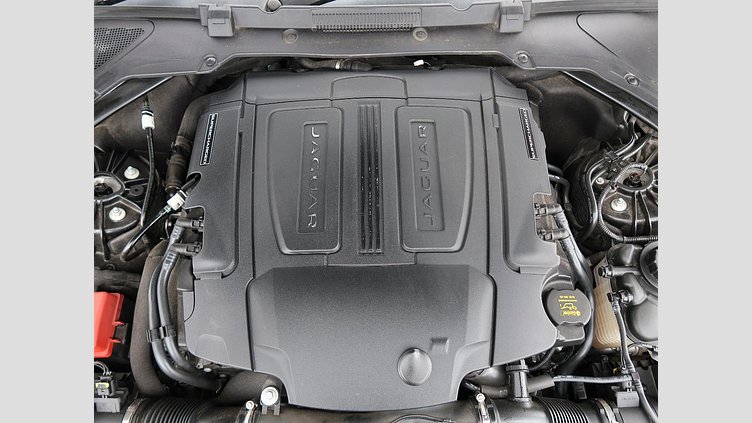 2016 認定中古車 Jaguar XF Santorini Black 3.0L ガソリン S
