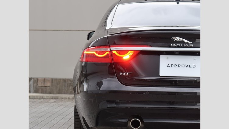2016 認定中古車 Jaguar XF Santorini Black 3.0L ガソリン S