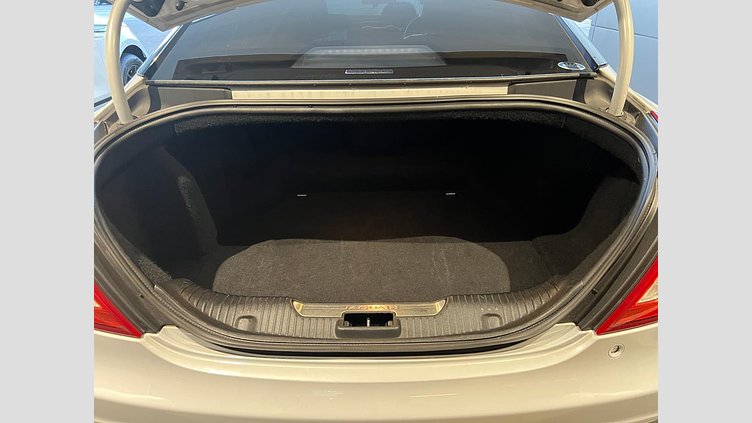 2016 認定中古車 Jaguar XJ Yulong White 3.0 litre V6 ガソリン PREMIUM LUXURY