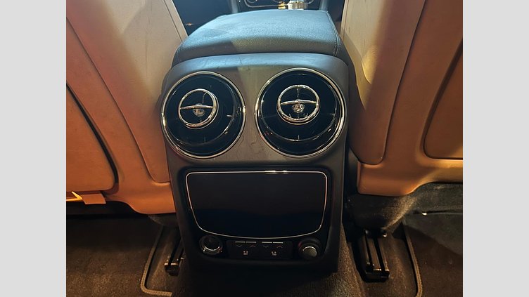 2016 認定中古車 Jaguar XJ Yulong White 3.0 litre V6 ガソリン PREMIUM LUXURY