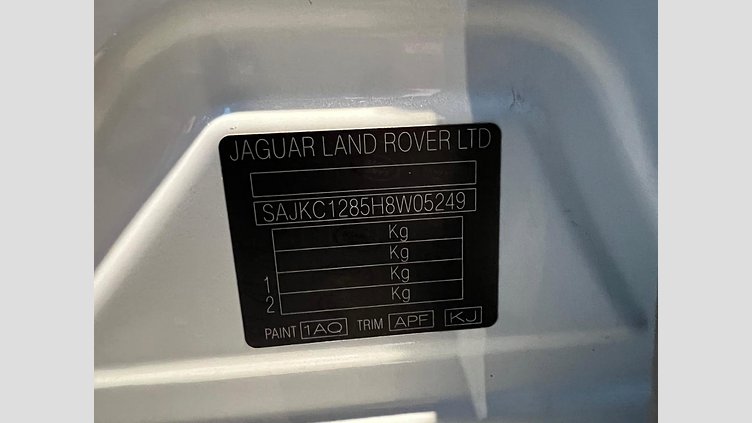 2016 認定中古車 Jaguar XJ Yulong White 3.0 litre V6 ガソリン PREMIUM LUXURY