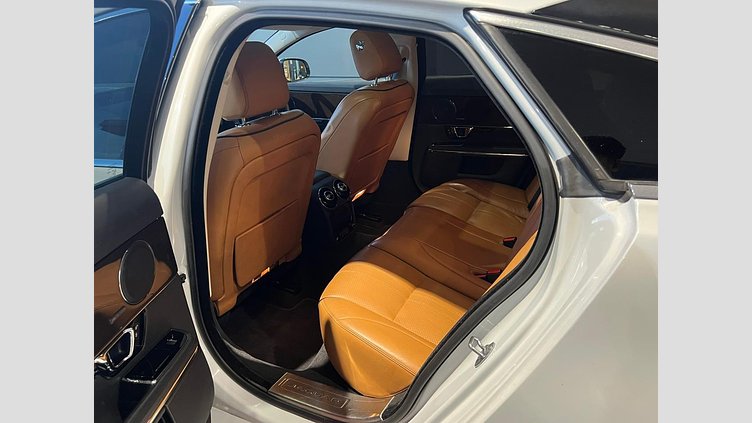 2016 認定中古車 Jaguar XJ Yulong White 3.0 litre V6 ガソリン PREMIUM LUXURY