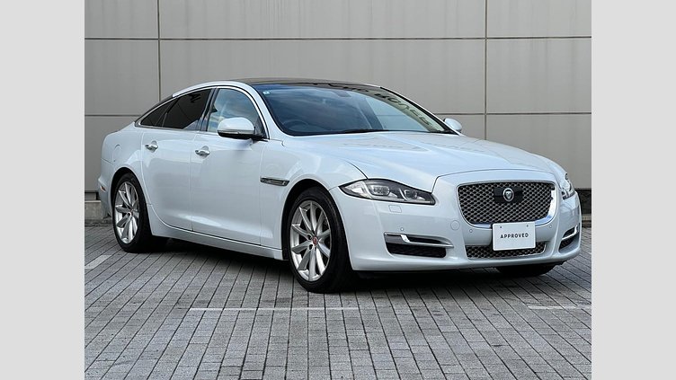 2016 認定中古車 Jaguar XJ Yulong White 3.0 litre V6 ガソリン PREMIUM LUXURY