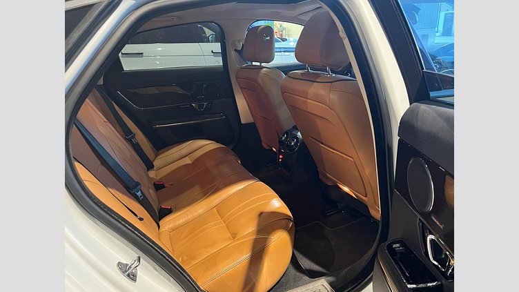 2016 認定中古車 Jaguar XJ Yulong White 3.0 litre V6 ガソリン PREMIUM LUXURY
