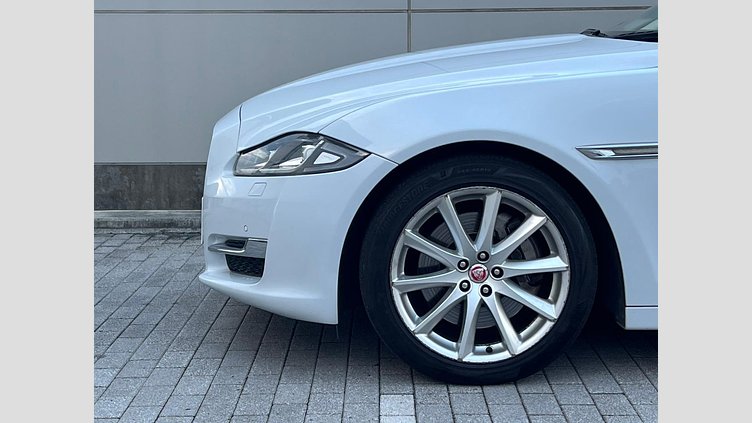 2016 認定中古車 Jaguar XJ Yulong White 3.0 litre V6 ガソリン PREMIUM LUXURY