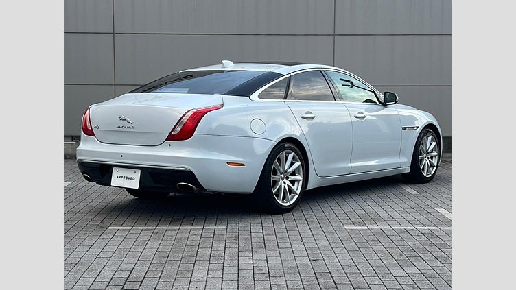 2016 認定中古車 Jaguar XJ Yulong White 3.0 litre V6 ガソリン PREMIUM LUXURY