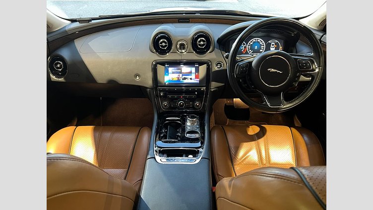 2016 認定中古車 Jaguar XJ Yulong White 3.0 litre V6 ガソリン PREMIUM LUXURY