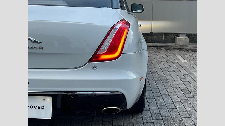 2016 認定中古車 Jaguar XJ Yulong White 3.0 litre V6 ガソリン PREMIUM LUXURY