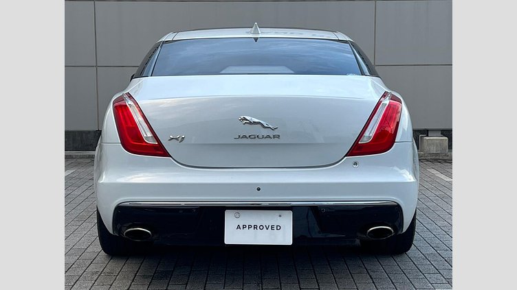 2016 認定中古車 Jaguar XJ Yulong White 3.0 litre V6 ガソリン PREMIUM LUXURY