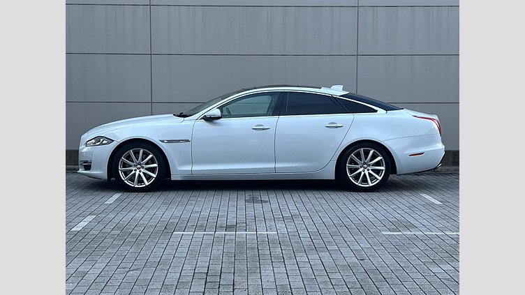 2016 認定中古車 Jaguar XJ Yulong White 3.0 litre V6 ガソリン PREMIUM LUXURY