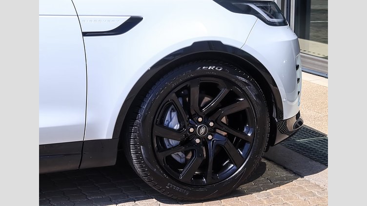 2023 Approved Land Rover Discovery Fuji White AWD Discovery D300 Dynamic SE