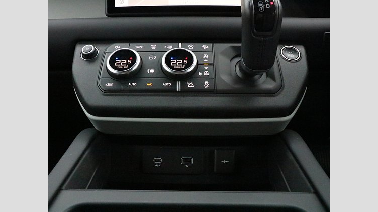 2023 認定中古車 Land Rover Defender 110 カルパチアングレイ P300 AWD（AT） SE