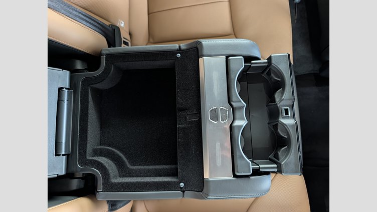2023 認定中古車 Land Rover Range Rover Sport フジホワイト 3.0リッター6気筒300PSターボチャージドディーゼルMHEV（オートマチック） AUTOBIOGRAPHY