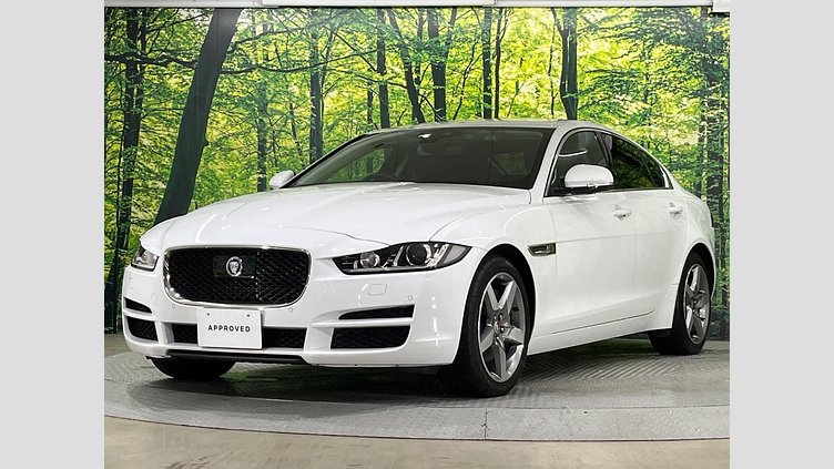 2017 認定中古車 Jaguar XE Fuji White ガソリン ＳＥ