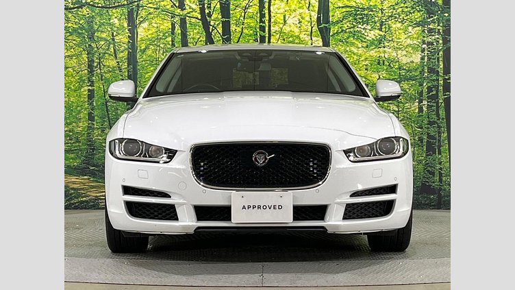 2017 認定中古車 Jaguar XE Fuji White ガソリン ＳＥ
