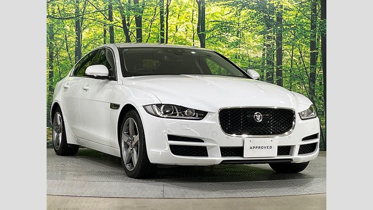 2017 認定中古車 Jaguar XE Fuji White ガソリン ＳＥ