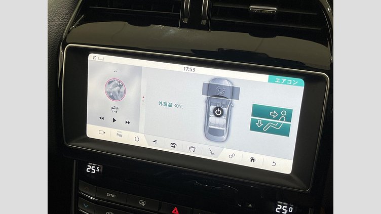 2017 認定中古車 Jaguar XE Fuji White ガソリン ＳＥ