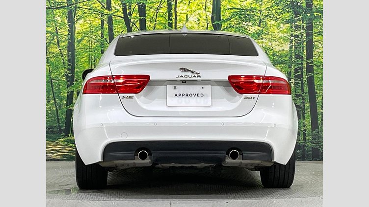 2017 認定中古車 Jaguar XE Fuji White ガソリン ＳＥ
