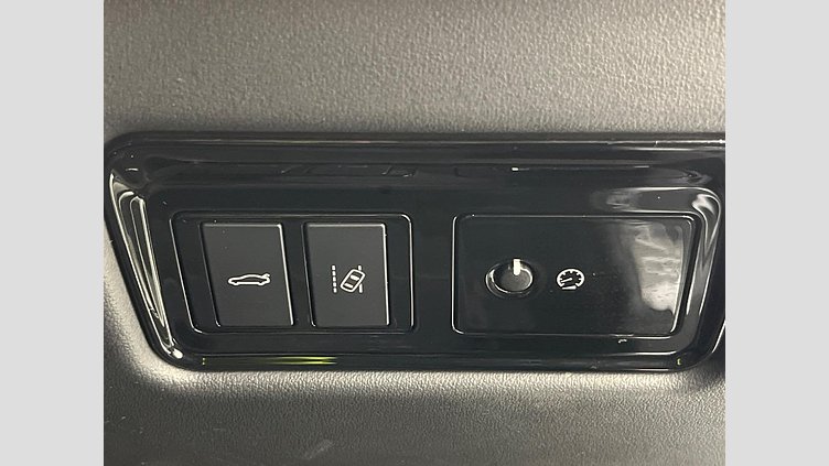 2017 認定中古車 Jaguar XE Fuji White ガソリン ＳＥ