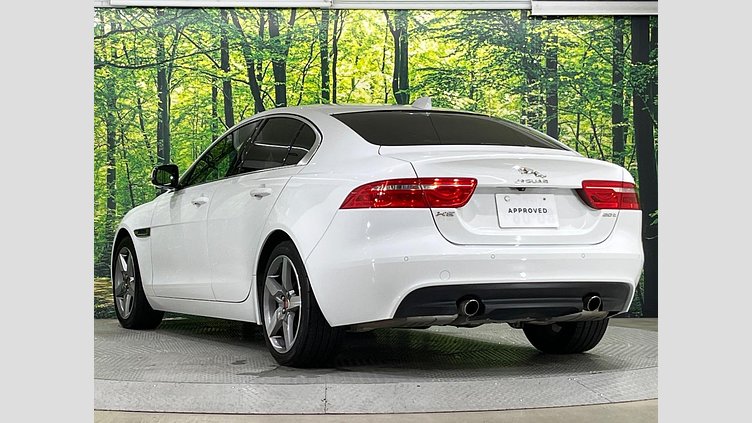 2017 認定中古車 Jaguar XE Fuji White ガソリン ＳＥ