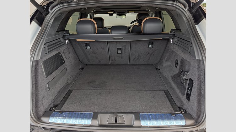 2023 認定中古車 Land Rover Range Rover Sport フジホワイト 3.0リッター6気筒300PSターボチャージドディーゼルMHEV（オートマチック） AUTOBIOGRAPHY