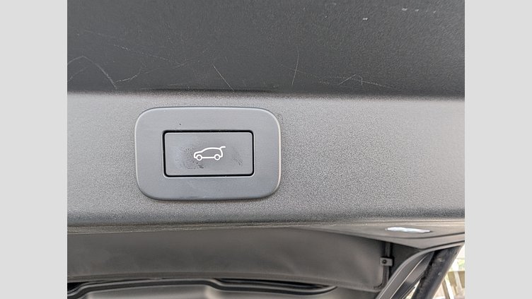 2023 認定中古車 Land Rover Range Rover Sport フジホワイト 3.0リッター6気筒300PSターボチャージドディーゼルMHEV（オートマチック） AUTOBIOGRAPHY