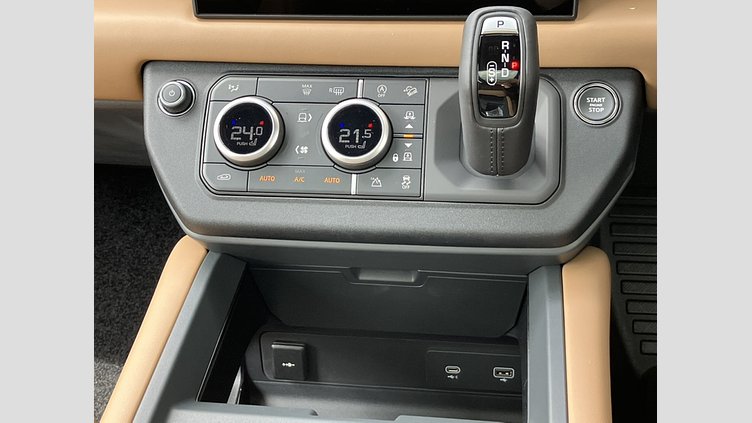 2025 認定中古車 Land Rover Defender 90 サントリーニブラック D350 ディーゼルマイルドハイブリッド X-Dynamic HSE