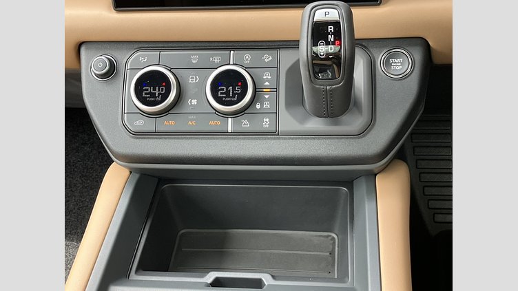2025 認定中古車 Land Rover Defender 90 サントリーニブラック D350 ディーゼルマイルドハイブリッド X-Dynamic HSE
