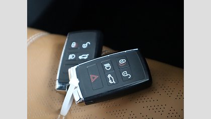 Range Rover Velar 75