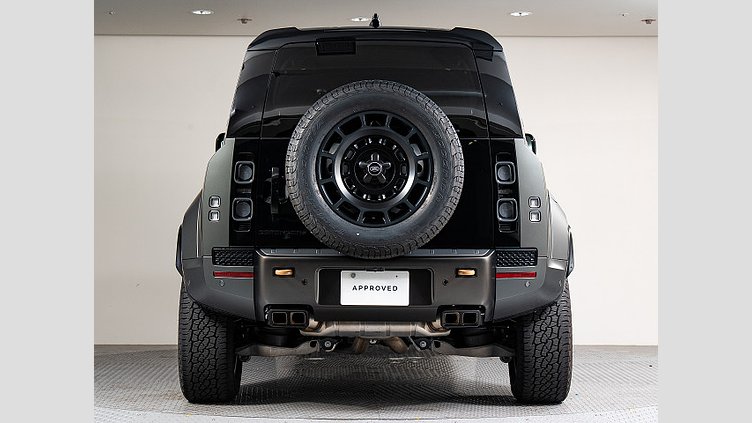 2024 認定中古車 Land Rover Defender 110 フェローグリーン P635 ガソリンV8マイルドハイブリッド OCTA Edition One
