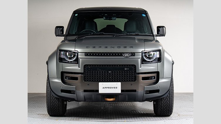 2024 認定中古車 Land Rover Defender 110 フェローグリーン P635 ガソリンV8マイルドハイブリッド OCTA Edition One