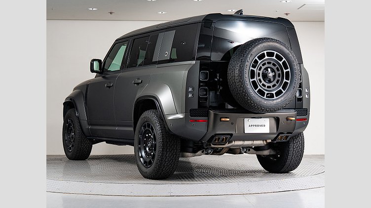 2024 認定中古車 Land Rover Defender 110 フェローグリーン P635 ガソリンV8マイルドハイブリッド OCTA Edition One
