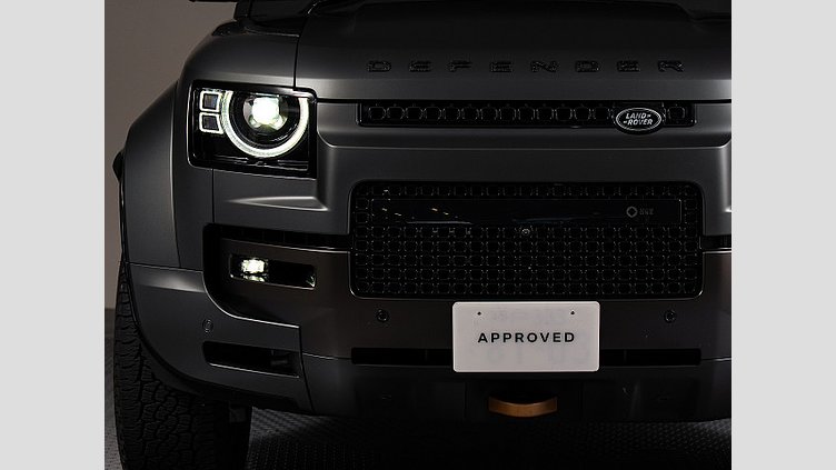 2024 認定中古車 Land Rover Defender 110 フェローグリーン P635 ガソリンV8マイルドハイブリッド OCTA Edition One