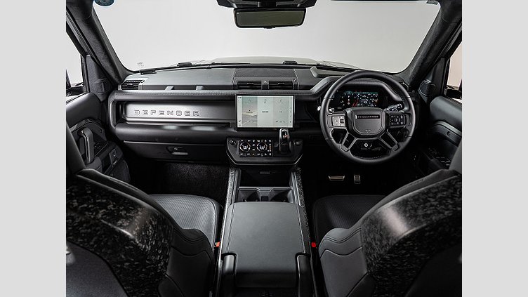 2024 認定中古車 Land Rover Defender 110 フェローグリーン P635 ガソリンV8マイルドハイブリッド OCTA Edition One