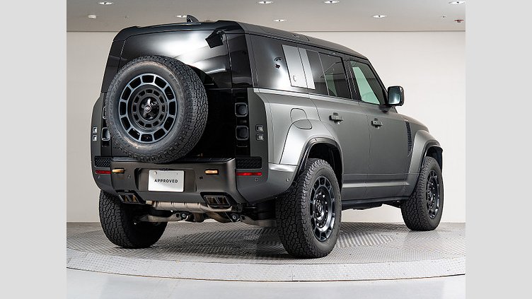 2024 認定中古車 Land Rover Defender 110 フェローグリーン P635 ガソリンV8マイルドハイブリッド OCTA Edition One
