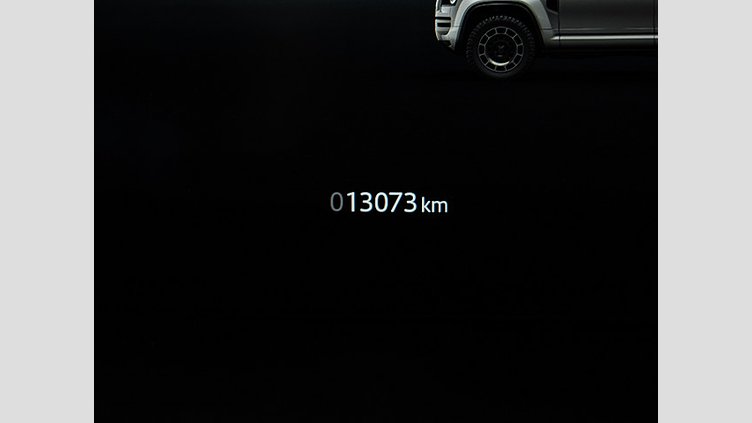 2024 認定中古車 Land Rover Defender 110 フェローグリーン P635 ガソリンV8マイルドハイブリッド OCTA Edition One