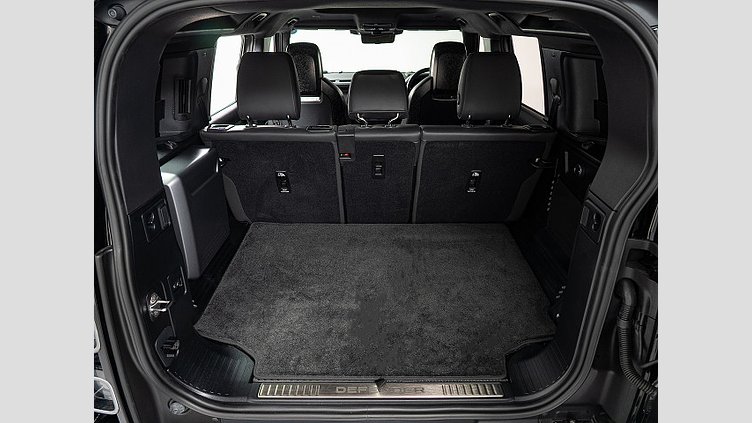 2024 認定中古車 Land Rover Defender 110 フェローグリーン P635 ガソリンV8マイルドハイブリッド OCTA Edition One