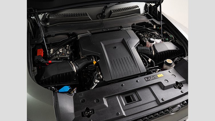 2024 認定中古車 Land Rover Defender 110 フェローグリーン P635 ガソリンV8マイルドハイブリッド OCTA Edition One