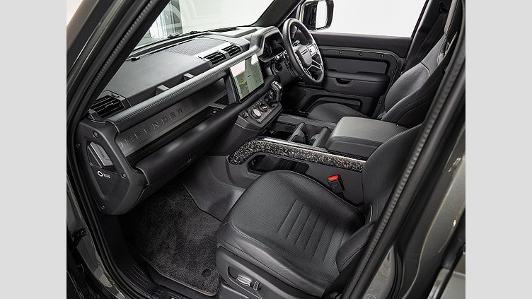 2024 認定中古車 Land Rover Defender 110 フェローグリーン P635 ガソリンV8マイルドハイブリッド OCTA Edition One