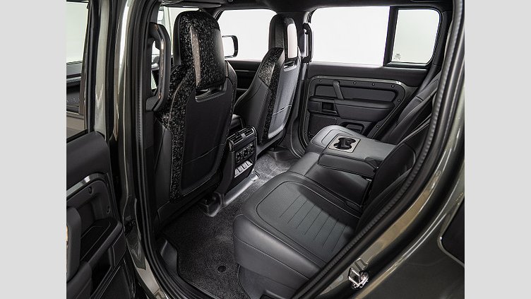 2024 認定中古車 Land Rover Defender 110 フェローグリーン P635 ガソリンV8マイルドハイブリッド OCTA Edition One