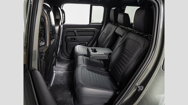 2024 認定中古車 Land Rover Defender 110 フェローグリーン P635 ガソリンV8マイルドハイブリッド OCTA Edition One