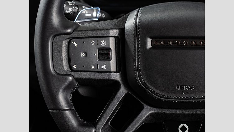 2024 認定中古車 Land Rover Defender 110 フェローグリーン P635 ガソリンV8マイルドハイブリッド OCTA Edition One