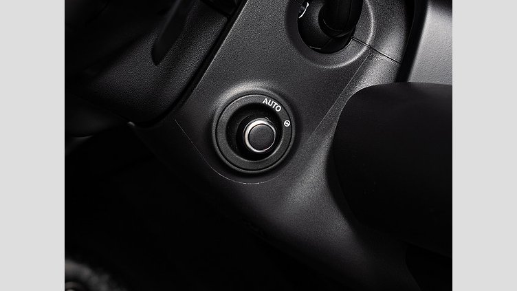 2024 認定中古車 Land Rover Defender 110 フェローグリーン P635 ガソリンV8マイルドハイブリッド OCTA Edition One