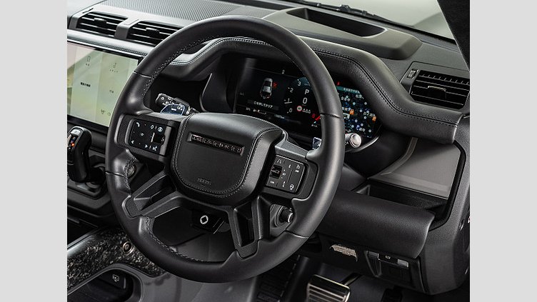 2024 認定中古車 Land Rover Defender 110 フェローグリーン P635 ガソリンV8マイルドハイブリッド OCTA Edition One